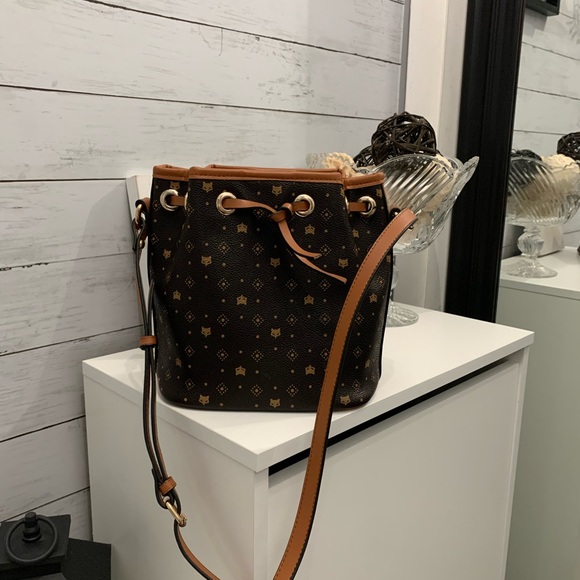 Foxer drawstring bucket bag excellent condition - Picture 1 of 4